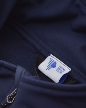 softshell vest label detail